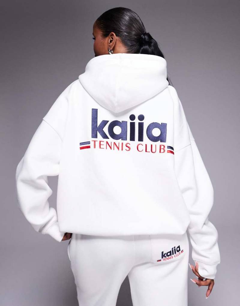 Kaiia - Oversize-Kapuzenpullover mit hohem Baumwollanteil in Weiß mit Tennis-Club-Logostickerei in Marineblau, Kombiteil-Bunt von Kaiia