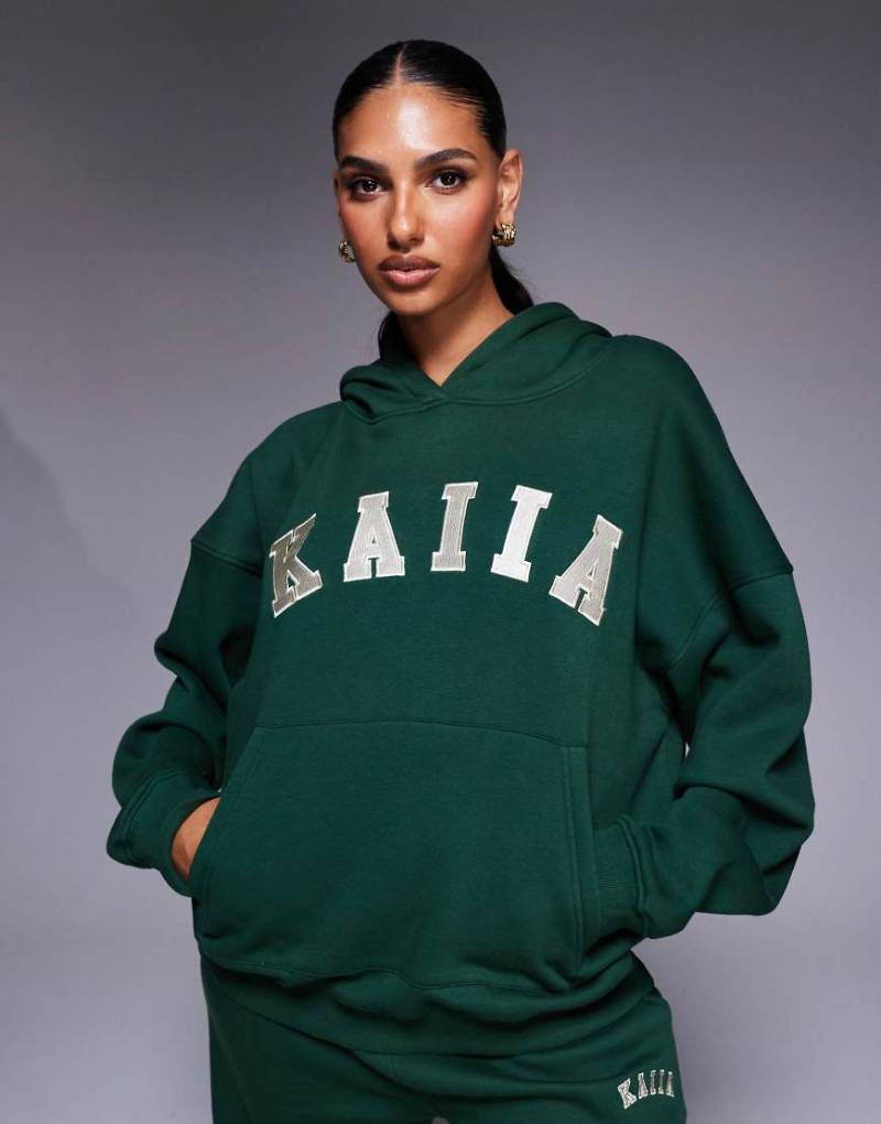 Kaiia - Oversize-Kapuzenpullover mit hohem Baumwollanteil in Tannengrün mit Logo-Stickerei, Kombiteil-Bunt von Kaiia
