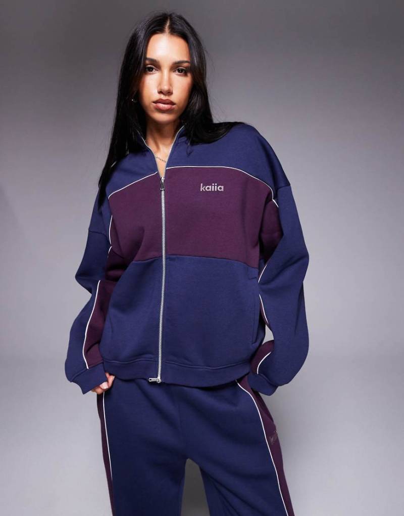 Kaiia - Oversize-Sweatjacke mit hohem Baumwollanteil und kontrastierenden Streifen in Marineblau und Burgunderrot sowie Reißverschluss, Kombiteil-Bunt von Kaiia