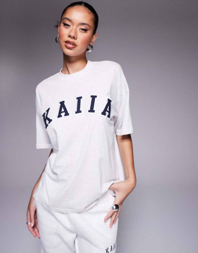 Kaiia - Oversize-T-Shirt in Grau meliert mit hohem Baumwollanteil und Logo-Stickerei von Kaiia