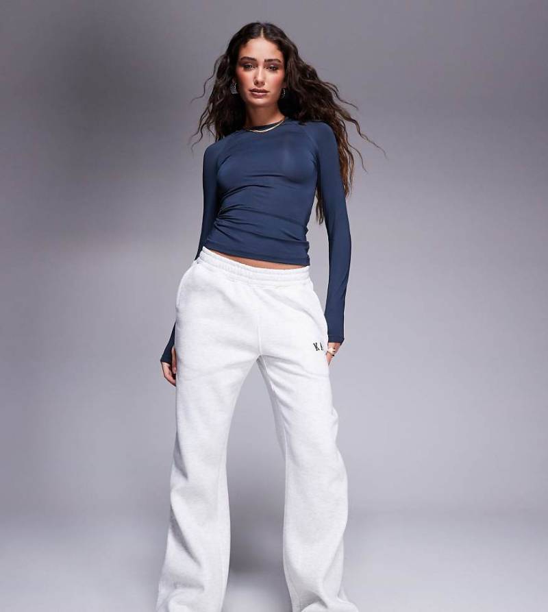 Kaiia Petite - Jogginghose aus Baumwollmix in Hellgrau mit weitem Bein und Logo-Stickerei von Kaiia