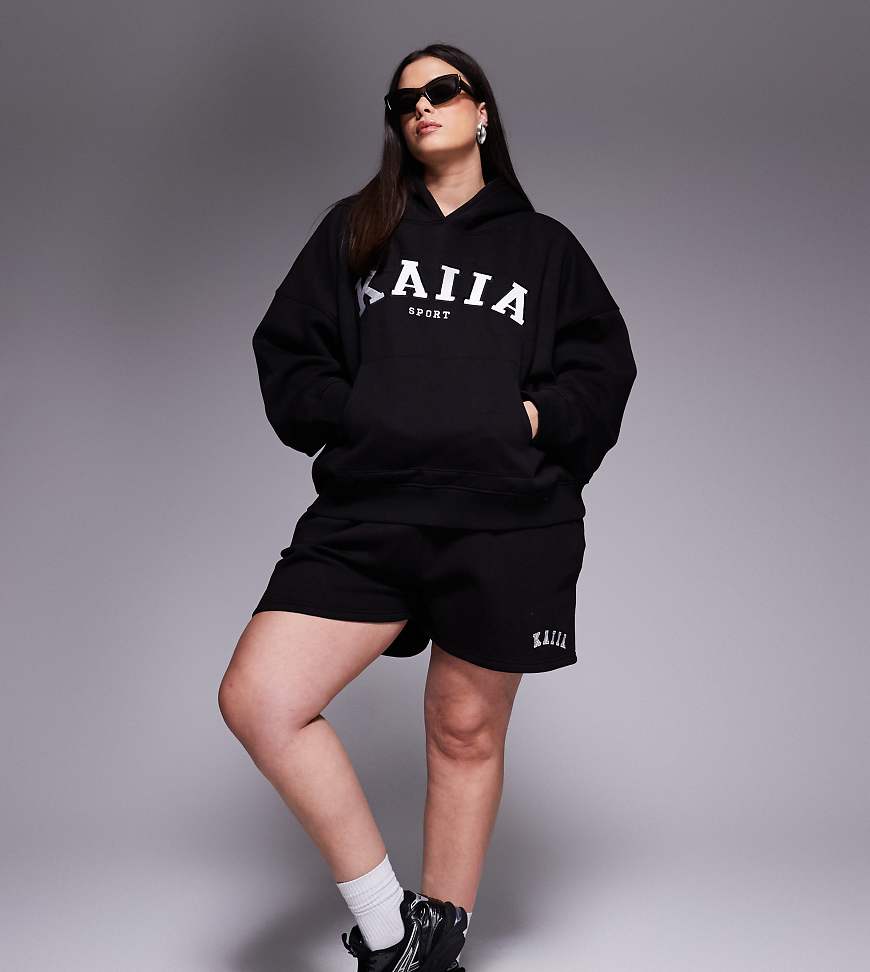 Kaiia Plus - Sweat-Shorts in Schwarz mit Logo-Stickerei, Kombiteil Kaiia Plus - Sweat-Shorts in Schwarz mit Logo-Stickerei, Kombiteil von Kaiia