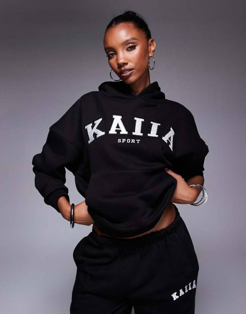 Kaiia - Sport - Oversize-Kapuzenpullover aus Baumwollmix in Schwarz und Cremeweiß mit gesticktem Logo, Kombiteil von Kaiia