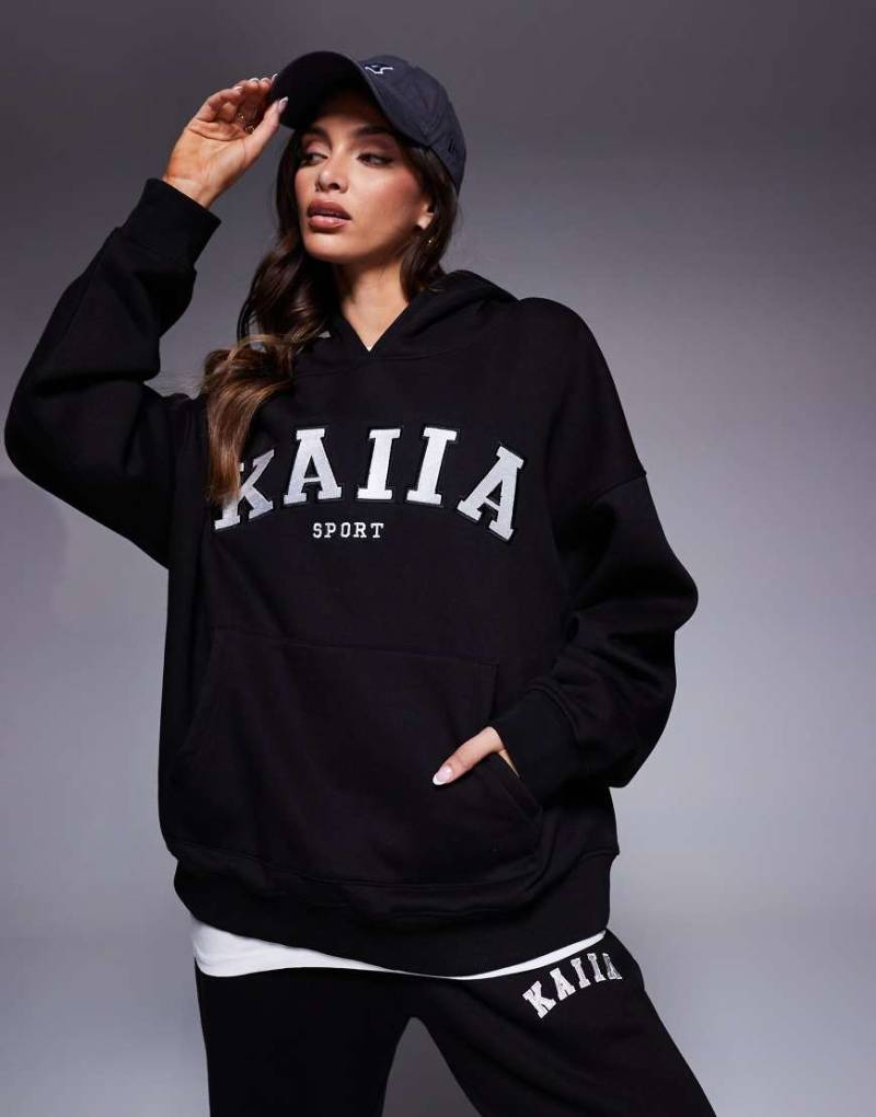 Kaiia Sport - Oversize-Kapuzenpullover in Schwarz und Cremeweiß mit Logo-Stickerei, Kombiteil von Kaiia