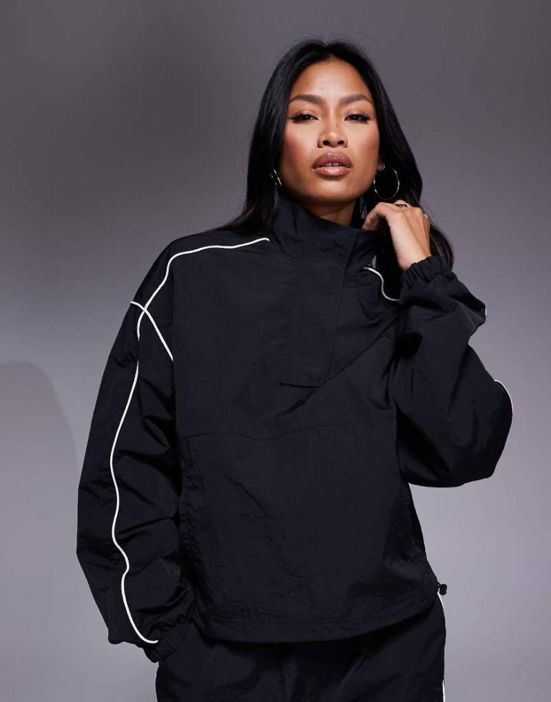 Kaiia - Sport - Windbreaker-Trainingsjacke in Schwarz mit Reißverschluss und Kontrast-Besatz, Kombiteil-Bunt Kaiia - Sport - Windbreaker-Trainingsjacke in Schwarz mit Reißverschluss und Kontrast-Besatz, Kombiteil-Bunt von Kaiia