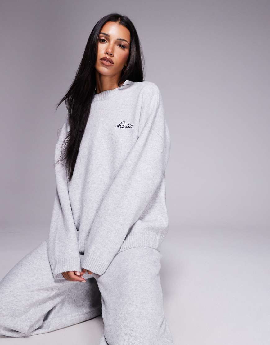 Kaiia - Strickpullover in Hellgrau mit Logostickerei, überschnittenen Schultern und Rundhalsausschnitt, Kombiteil von Kaiia