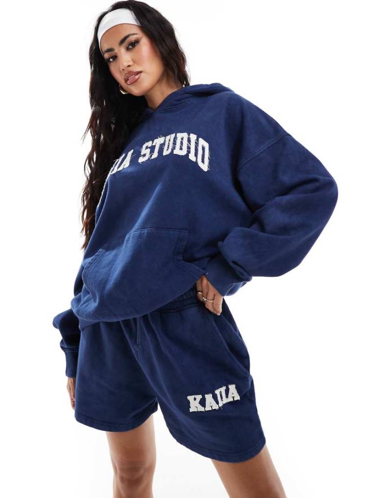 Kaiia - Sweatshorts aus Baumwollmix in Jeansblau mit Applikation Kombiteil von Kaiia