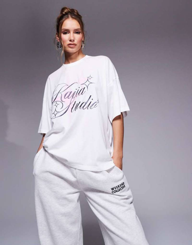 Kaiia Studio - T-Shirt in Weiß und Rosa mit hohem Baumwollanteil und besticktem Stern-Print-Bunt von Kaiia