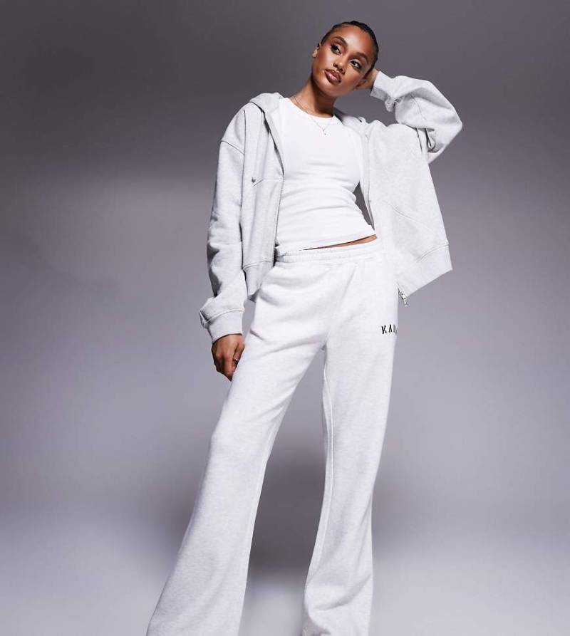 Kaiia Tall - Jogginghose aus Baumwollmix in Hellgrau mit weitem Bein und Logo-Stickerei von Kaiia