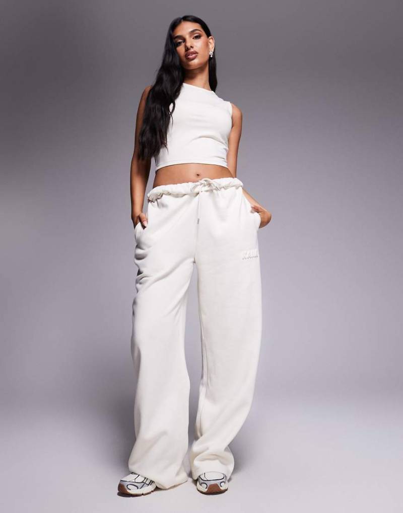 Kaiia - Weit geschnittene Jogginghose in milchigem Hellbeige mit hohem Baumwollanteil, Bubble-Logoprägung und gerolltem Bund, Kombiteil-Lila von Kaiia