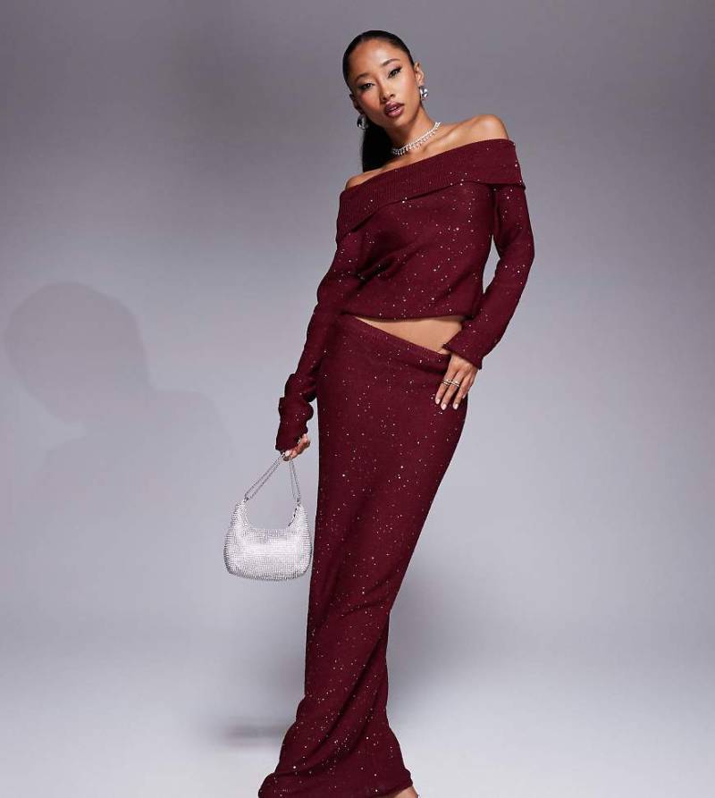 Kaiia x Sasha Corte - Exklusiver Maxi-Strickrock mit Pailletten in Burgunderrot, Kombiteil von Kaiia