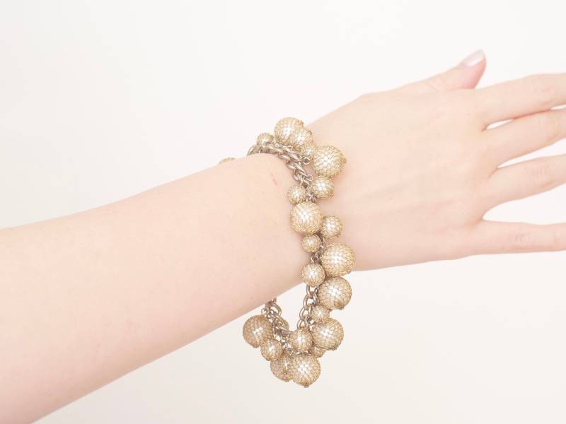 Abstraktes Glasperlen Armband in Gold & Silber Ton von KailansJewellery