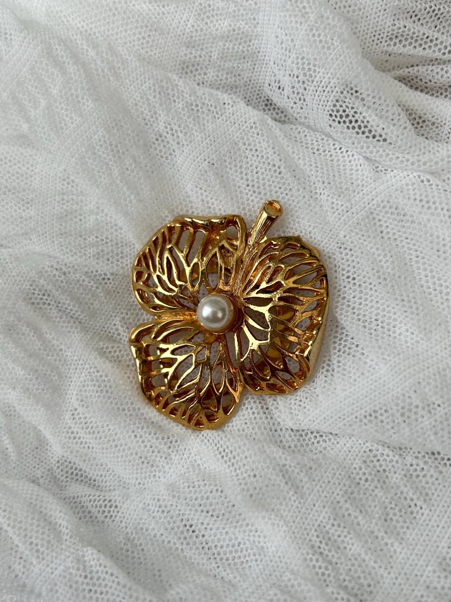 Blatt Schal Ring, Goldfarben von KailansJewellery