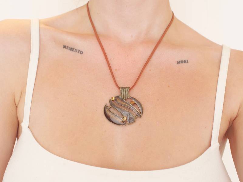 Bronze Braune Abstrakte Edelstein Anhänger Halskette, Beige Kordelkette von KailansJewellery