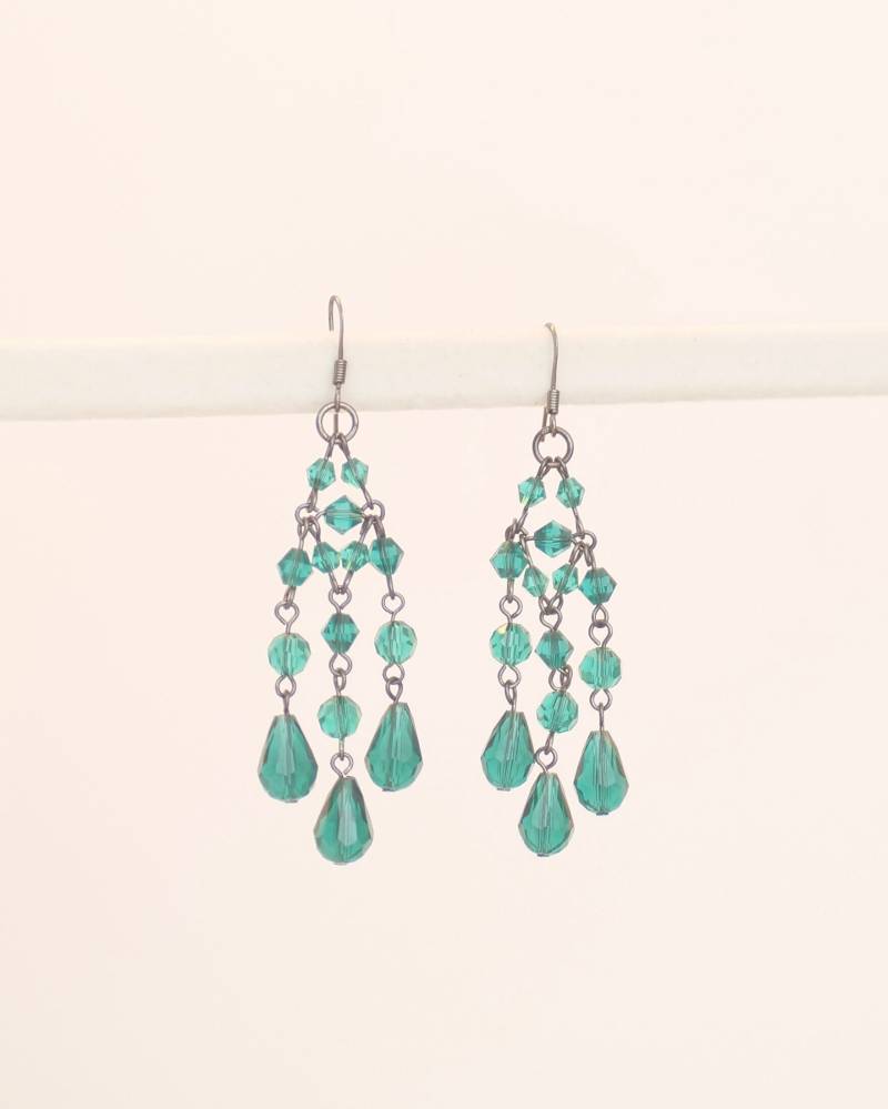 Chandelier Baumeln Tropfen Ohrringe, Ton Grün & Gunmetal Grau von KailansJewellery