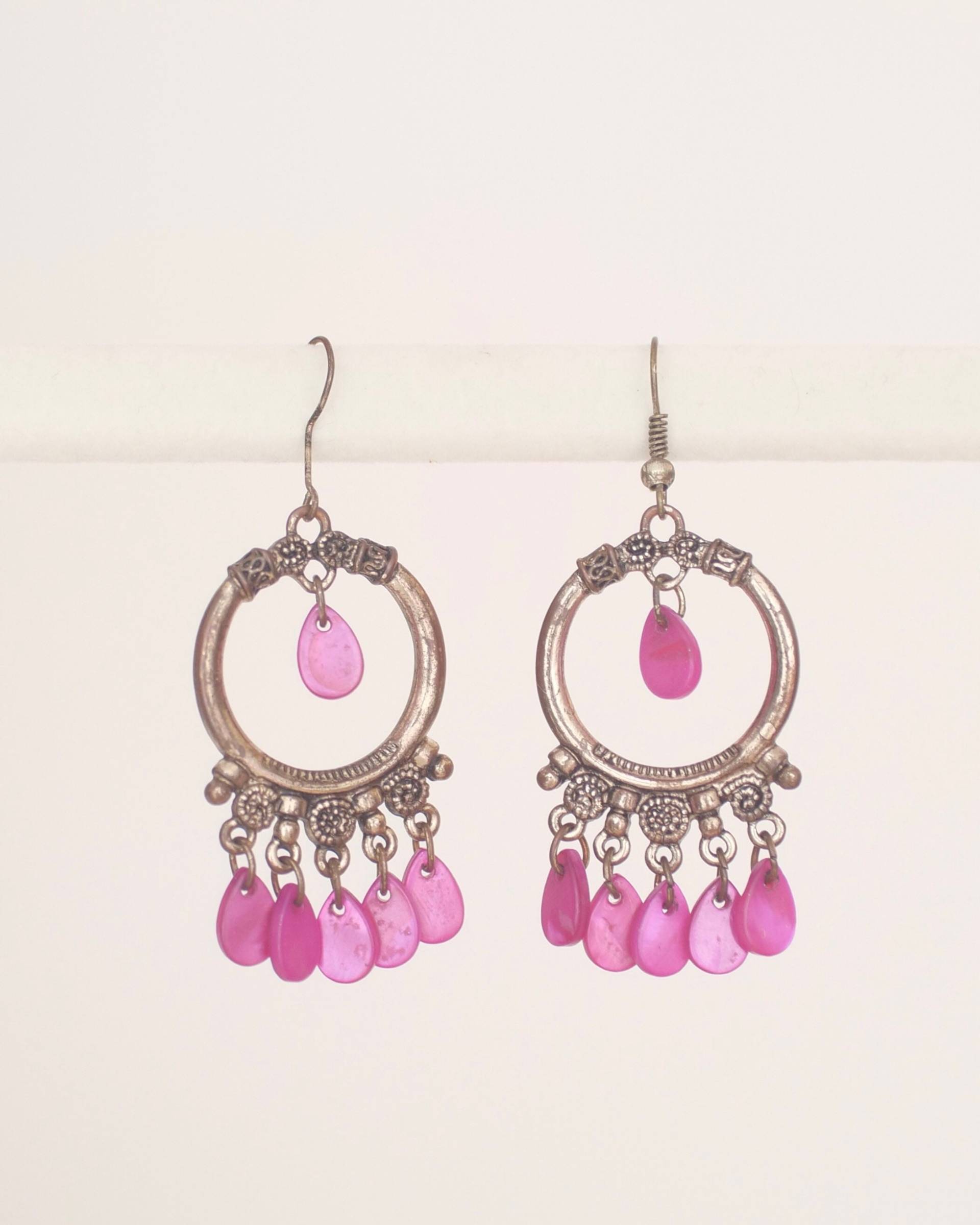 Chandelier Tropfen Ohrringe in Rosa & Bronzefarben von KailansJewellery