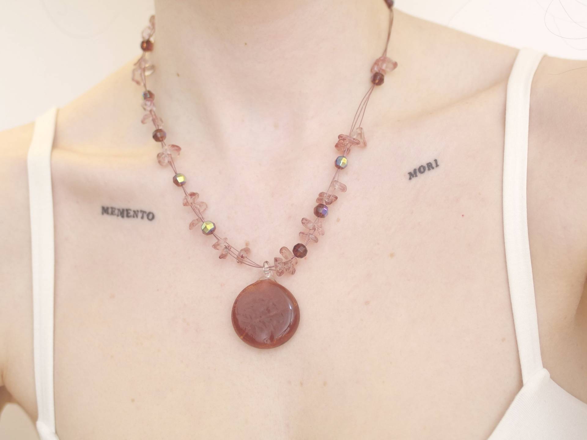 Crystal Shard Stil Perlenkette Mit Glasanhänger, Auf Draht, Lila von KailansJewellery