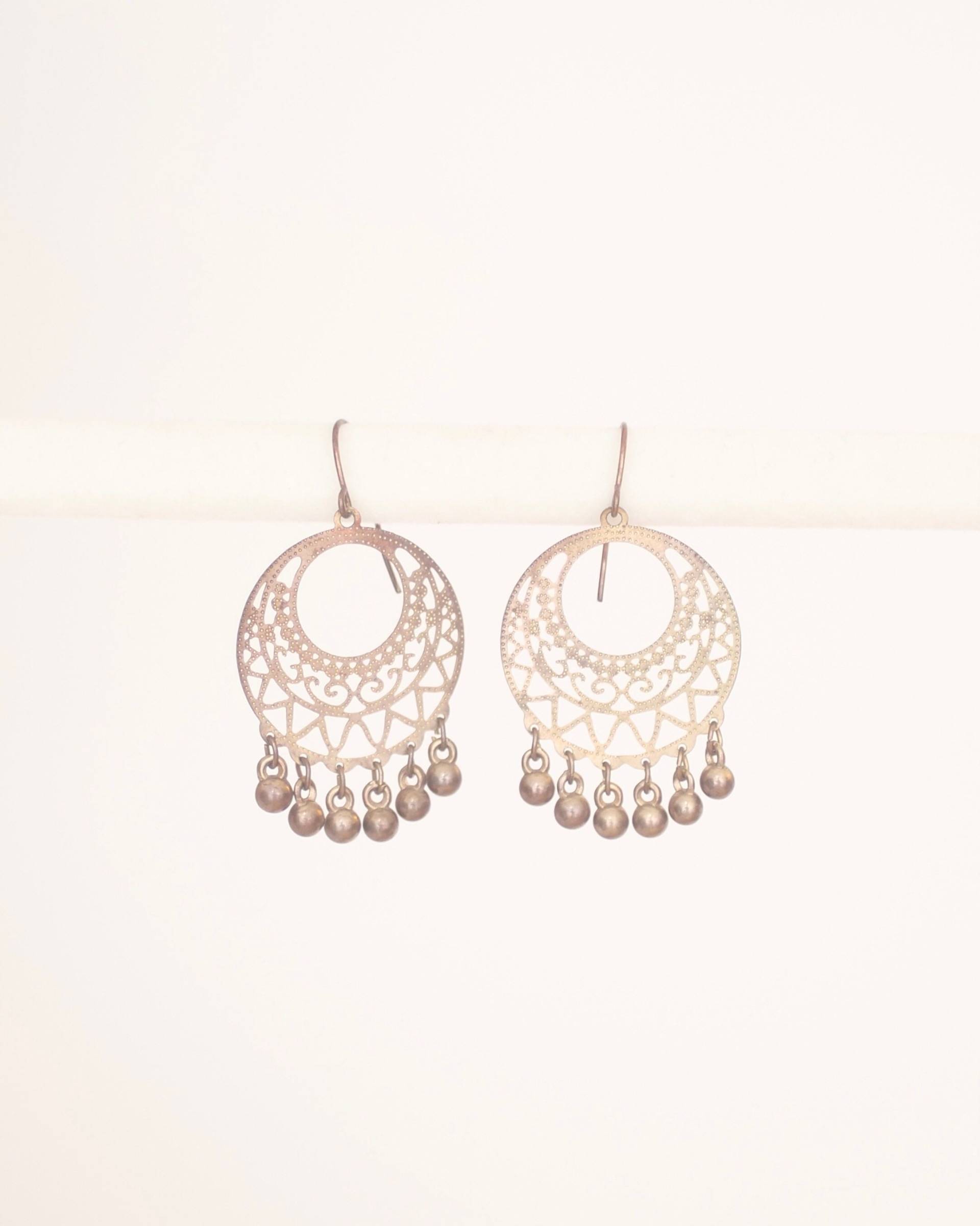 Elegante Ohrringe Mit Kreisperlen in Bronze von KailansJewellery