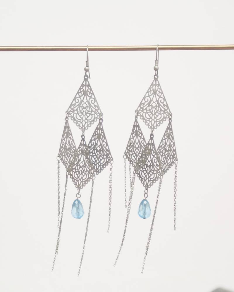 Elegante Statement Perlen Ohrringe, Blau & Silber Ton von KailansJewellery