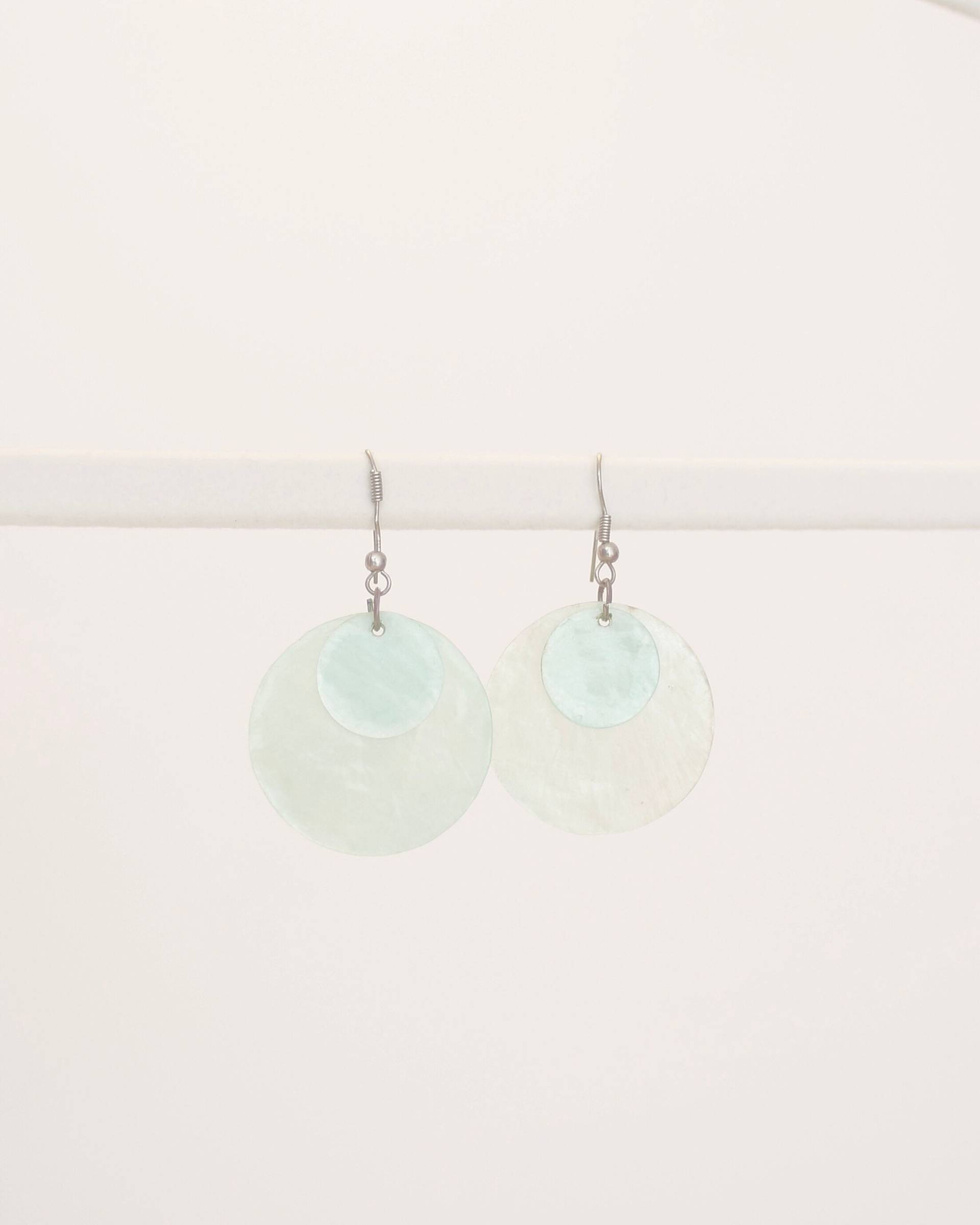 Glas Statement Ohrringe, Blau Grün & Silber Ton von KailansJewellery