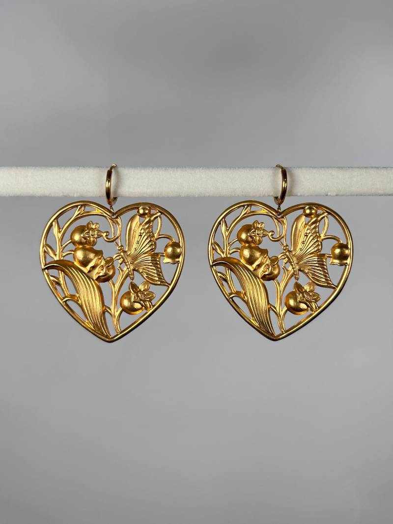 Gold Ton Übergroße Florale Herz Ohrringe von KailansJewellery