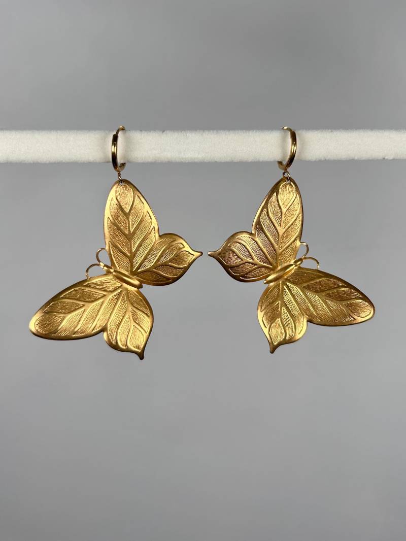 Gold Ton Übergroße Schmetterling Ohrringe von KailansJewellery