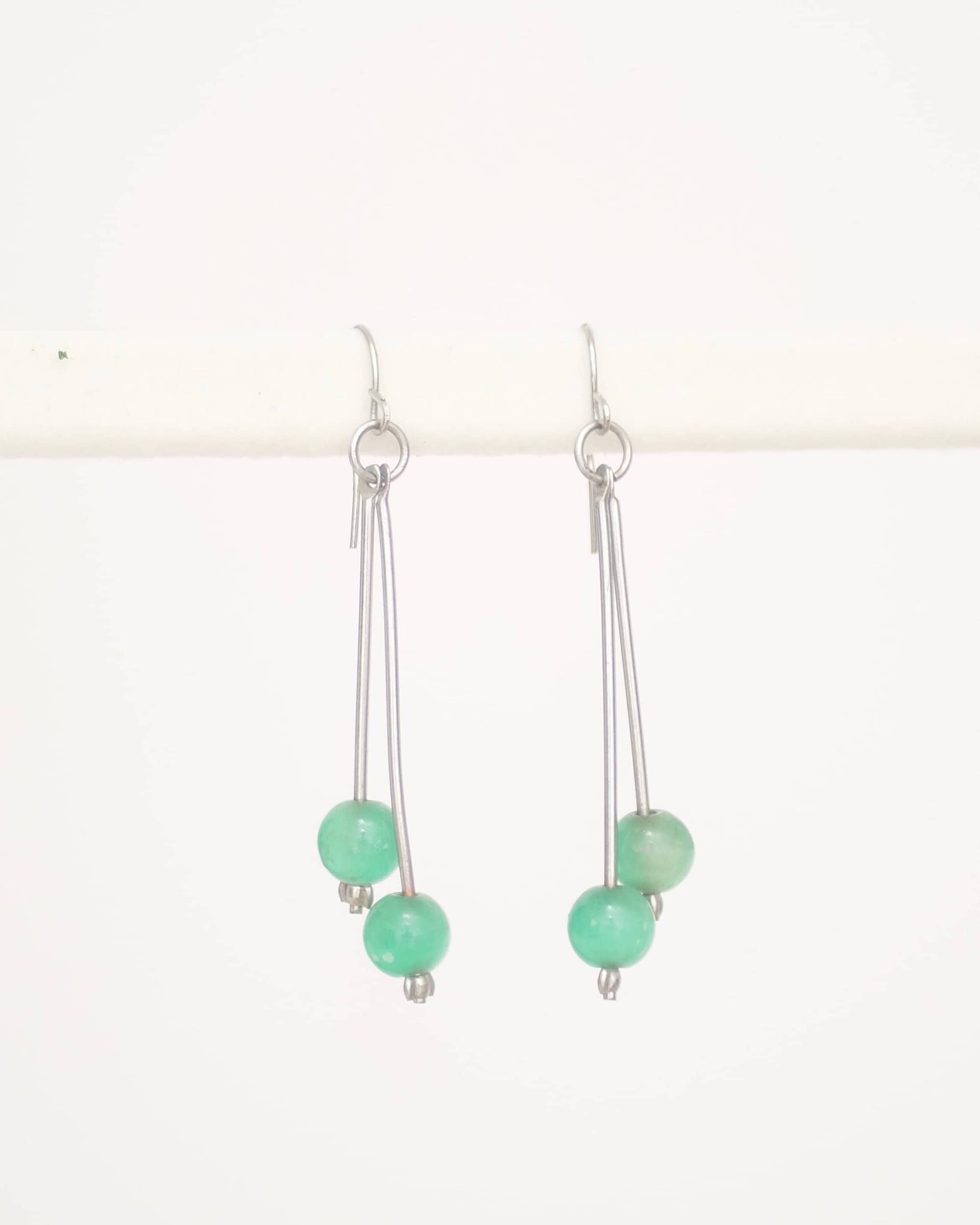 Grüne Tropfen Ohrringe, Silberfarben von KailansJewellery