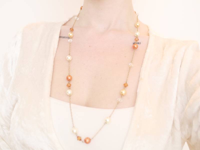 Lange Goldfarbene Glasperlenkette Mit Kugelkette von KailansJewellery