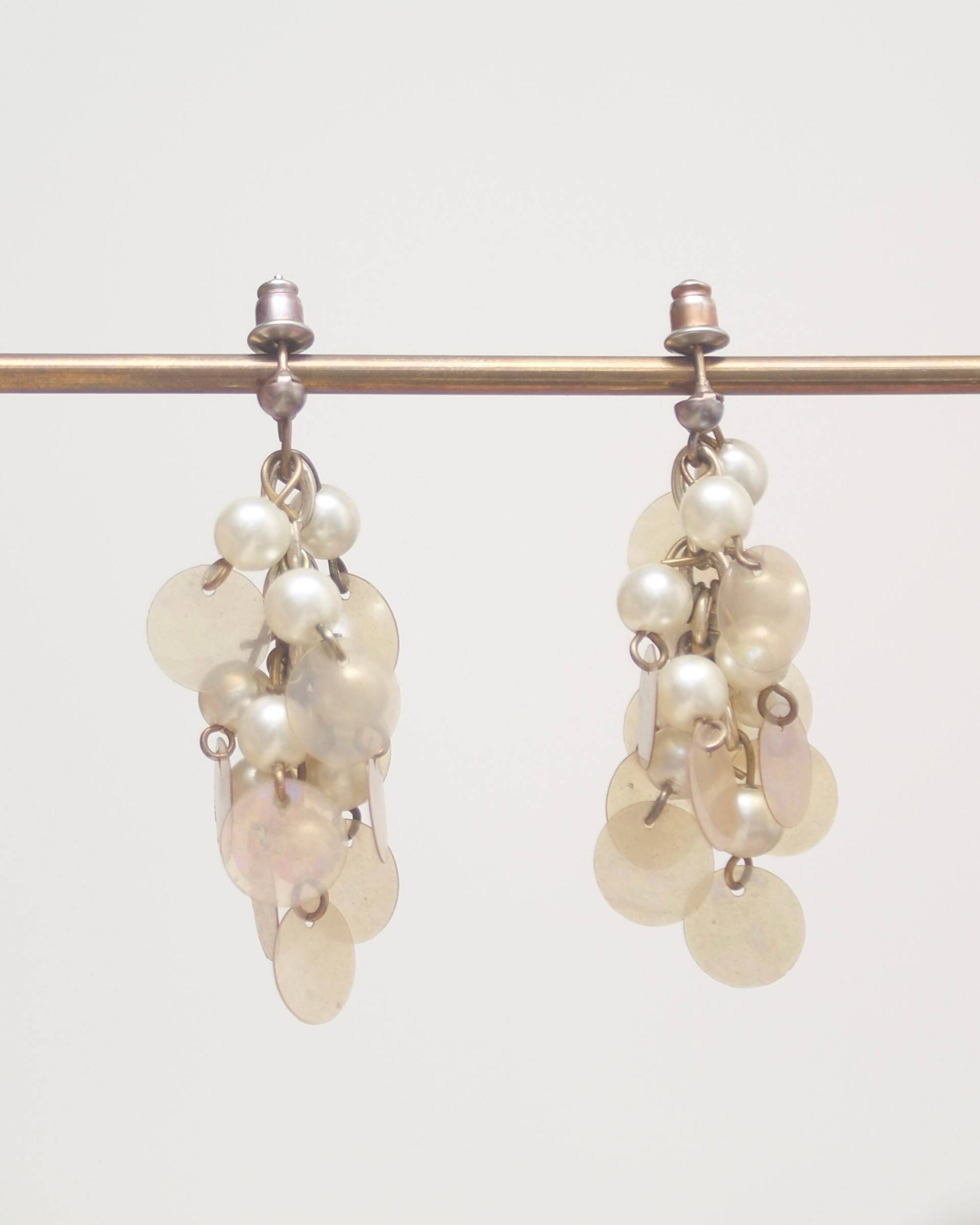 Multi Perlen Ohrringe, Weiß Creme Silber Ton von KailansJewellery