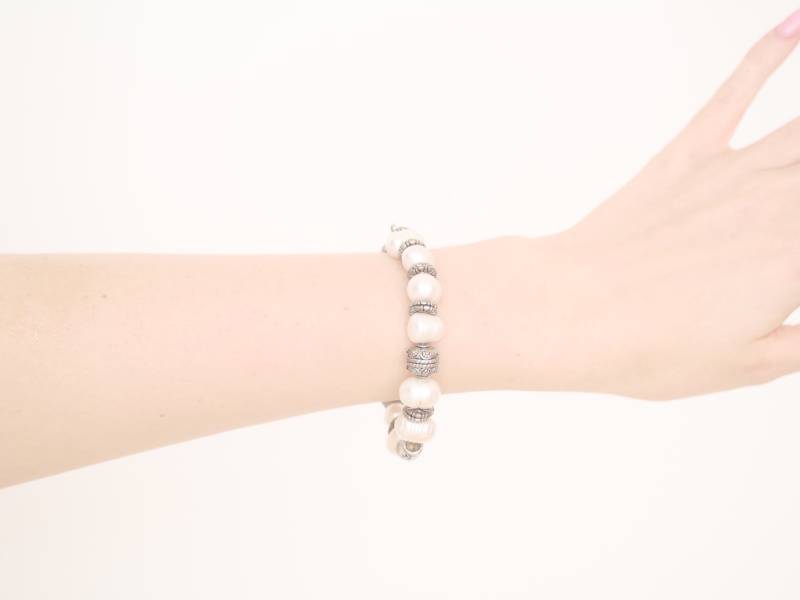 Perlenarmband Mit Künstlichen Perlen, Weiß Und Silberfarben von KailansJewellery