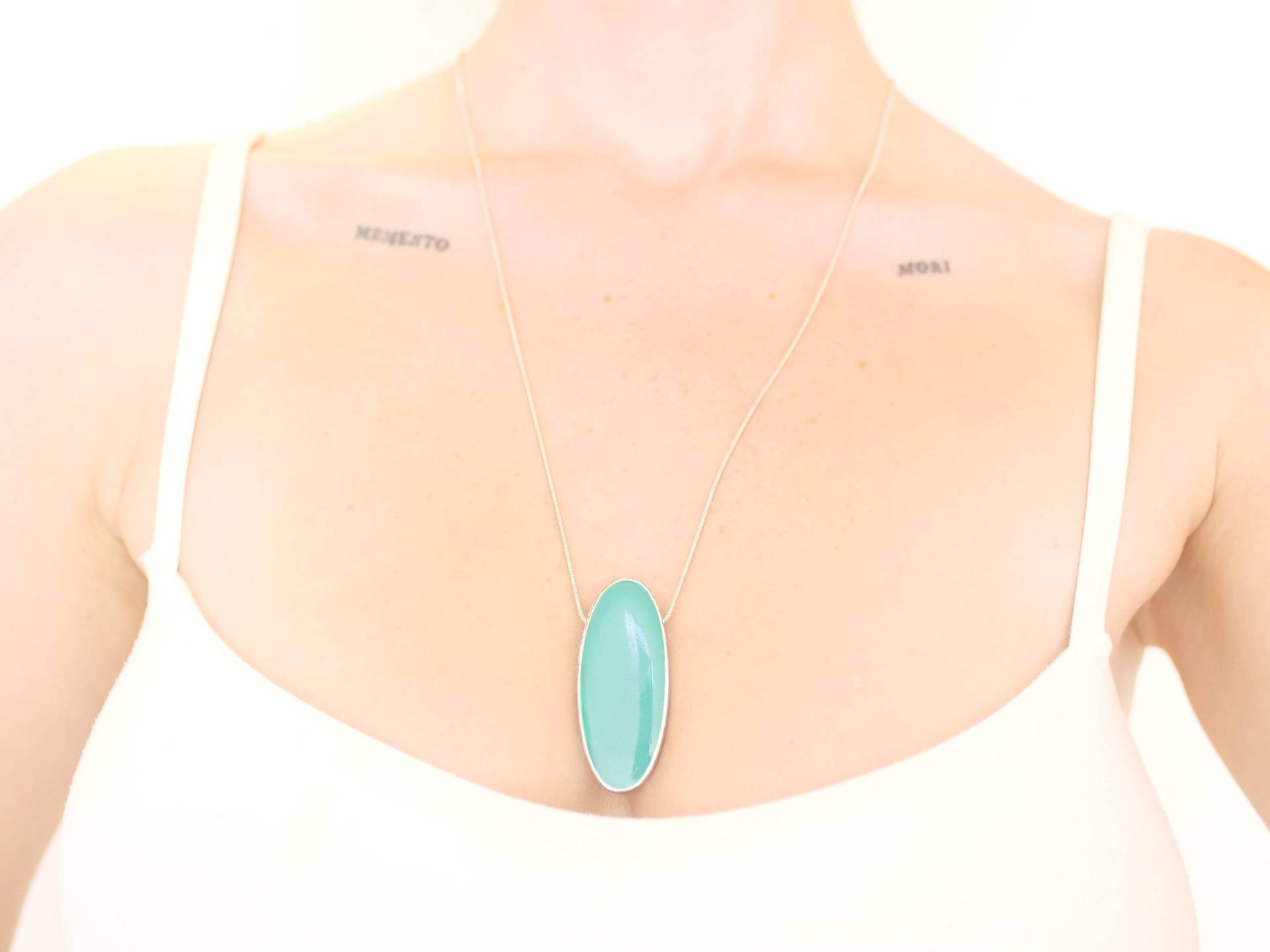 Silberfarbene Ovale Anhänger-Halskette von KailansJewellery