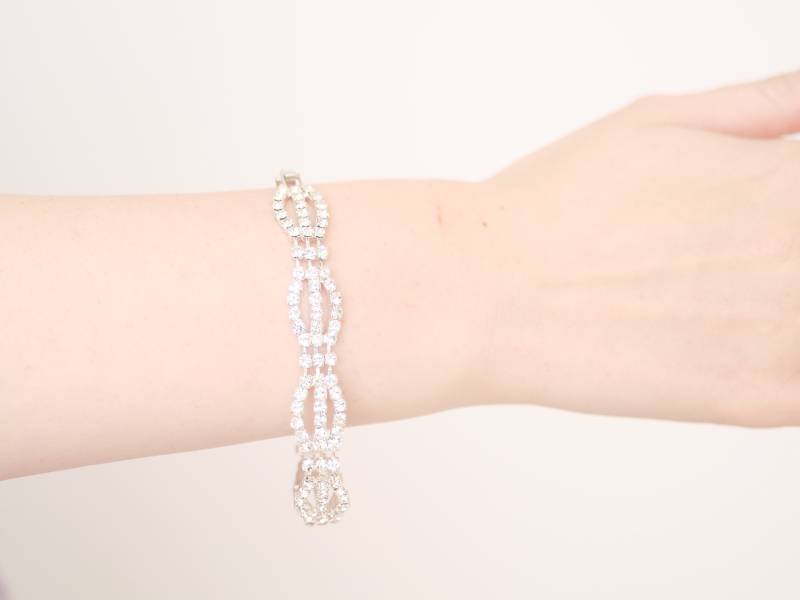 Zierliches Gliederarmband Im Silberton Mit Schmuckstein-Detail von KailansJewellery