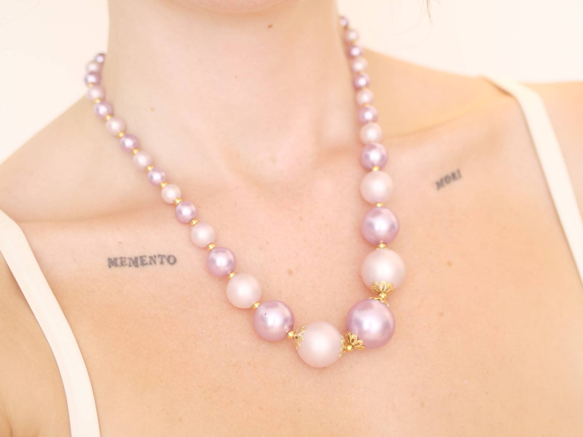 statement Perlenkette, Lila Flieder & Goldfarben von KailansJewellery