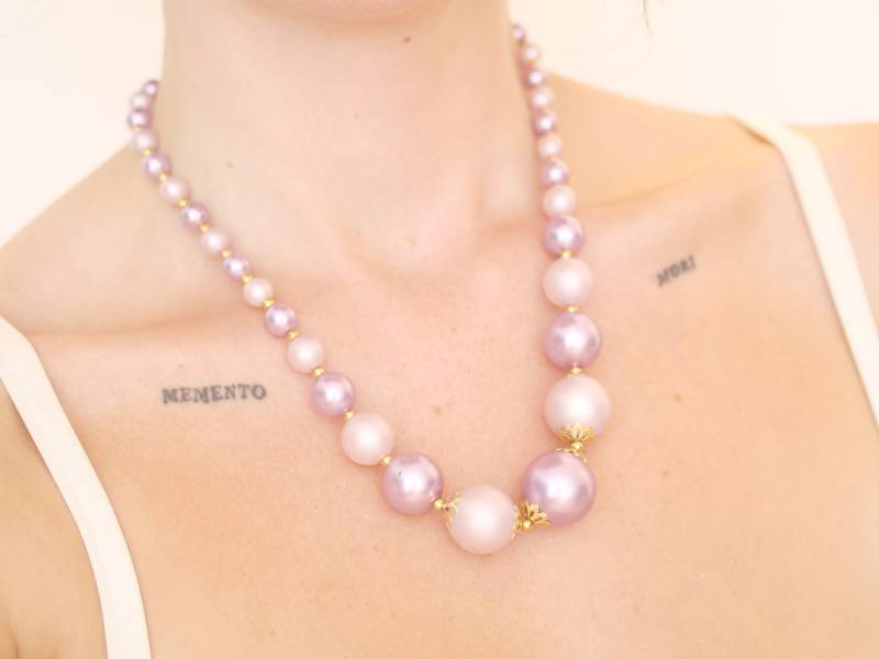 statement Perlenkette, Lila Flieder & Goldfarben von KailansJewellery