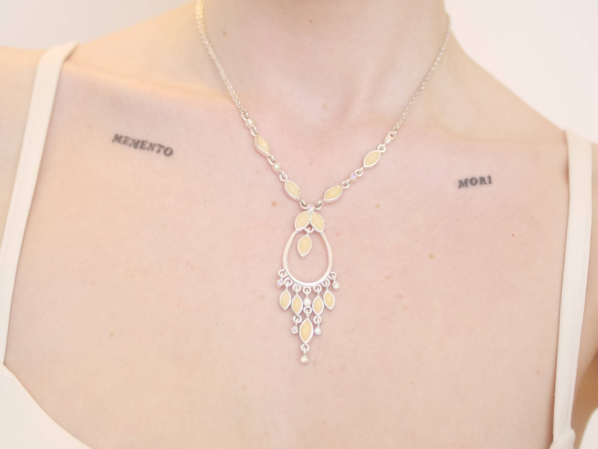 statement Y Tropfen Edelstein Kette in Gelb, Aurora Borealis, Silber Ton von KailansJewellery