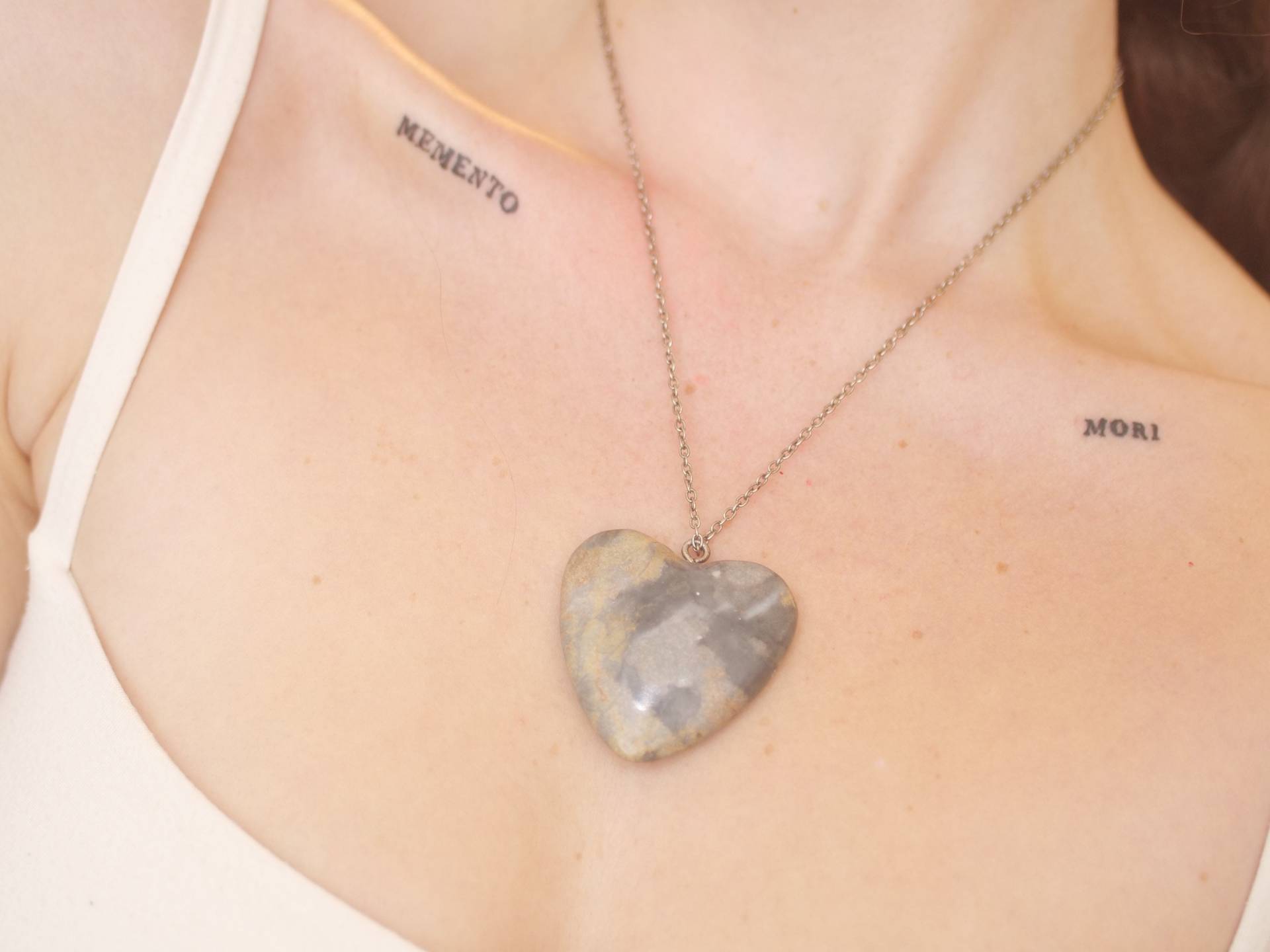 stein Herz Anhänger Halskette, Erdtöne, Silber Ton Kette von KailansJewellery