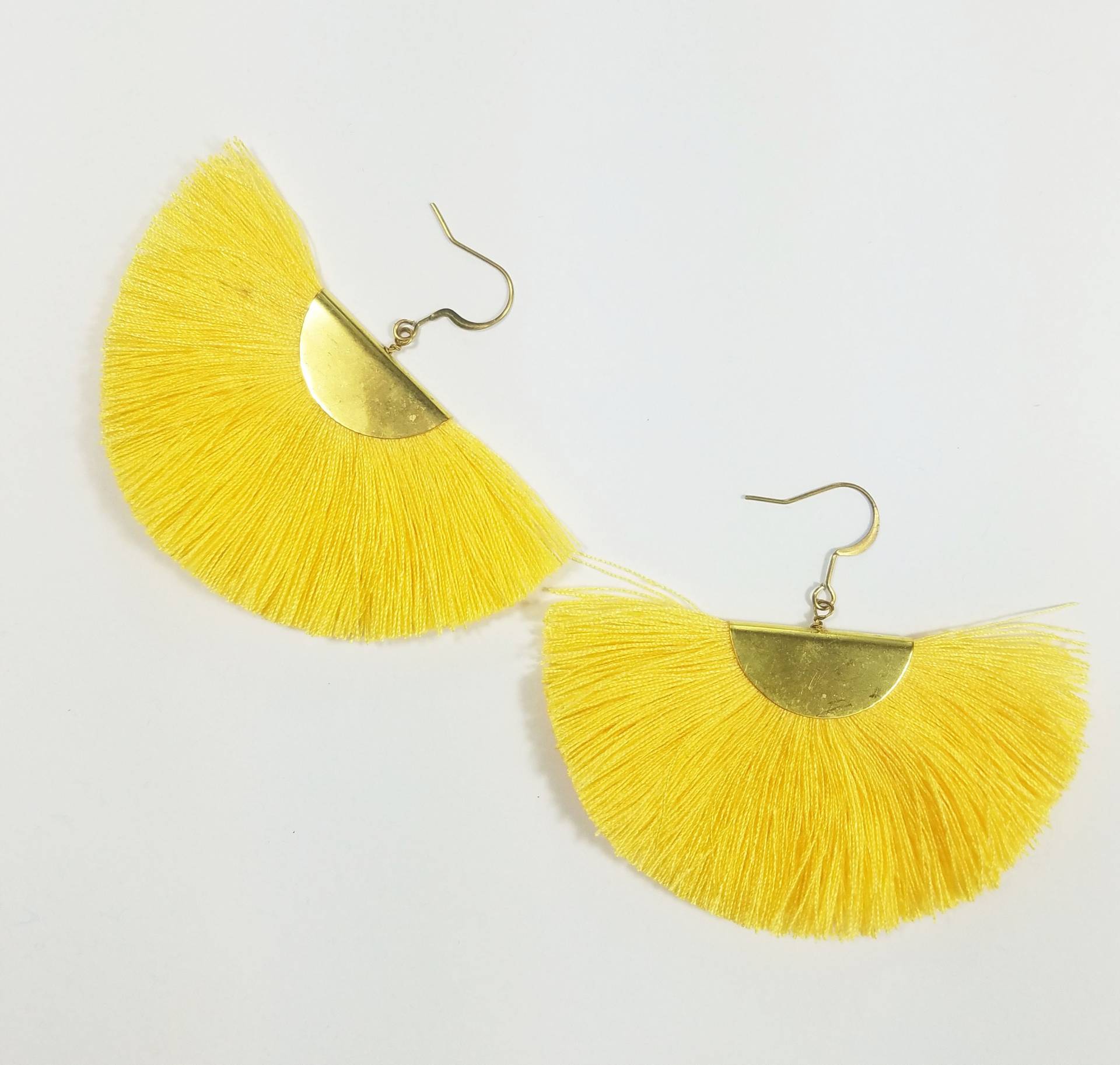 Gelbe Halbmond Ohrringe | Handgemachte Boho Handwerkliche Einzigartige Damen Mode Fair Trade Geschenk Für Sie Gelbe Halbmond Ohrringe | Handgemachte Boho Handwerkliche Einzigartige Damen Mode Fair Trade Geschenk Für Sie von KainCompany