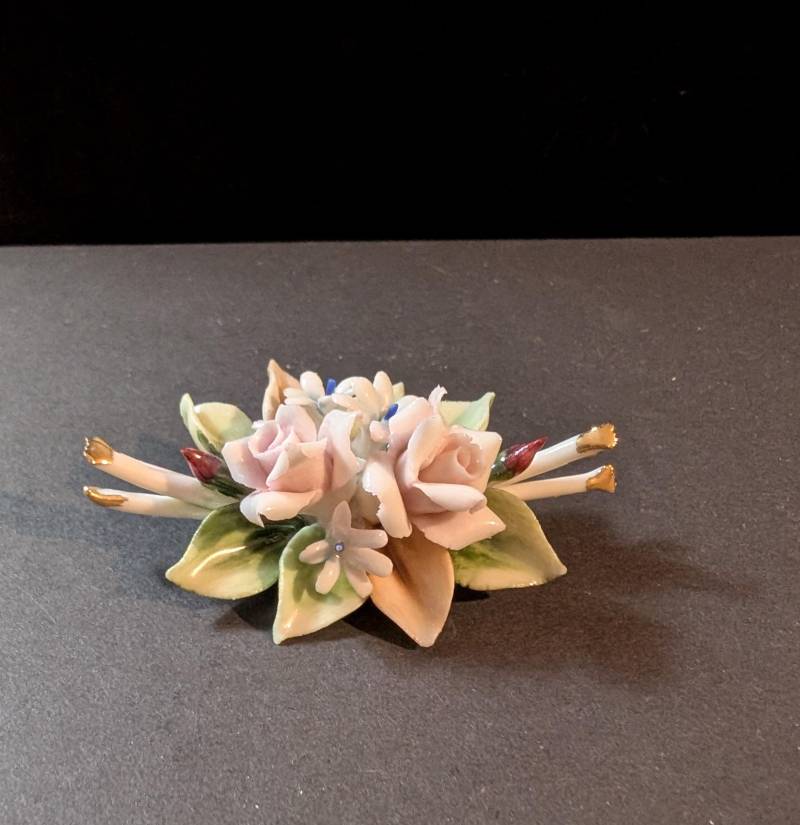 Wunderschöne Porzellan Brosche , Capodimonte Carlo Savastano in Ovp von KaisersSammelSurium