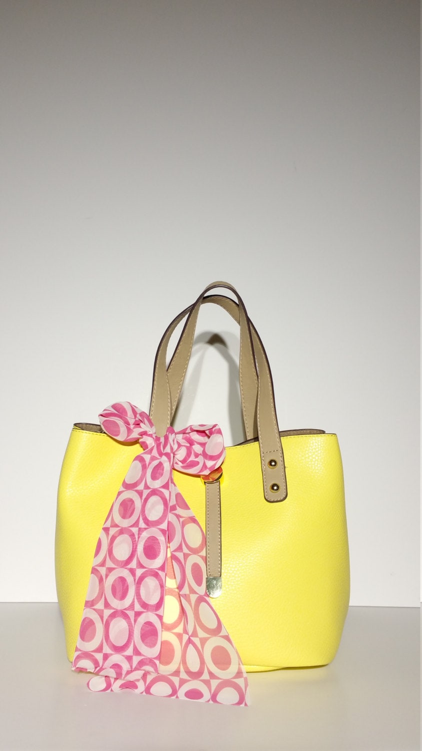 Handtaschenschals Rosa Lutscher, Schwarze Regenschirme, Weiße Polka Dots Vielzahl Chiffon Hangbag Schals Handtaschenschals Rosa Lutscher, Schwarze Regenschirme, Weiße Polka Dots Vielzahl Chiffon Hangbag Schals von KaiviKaivi