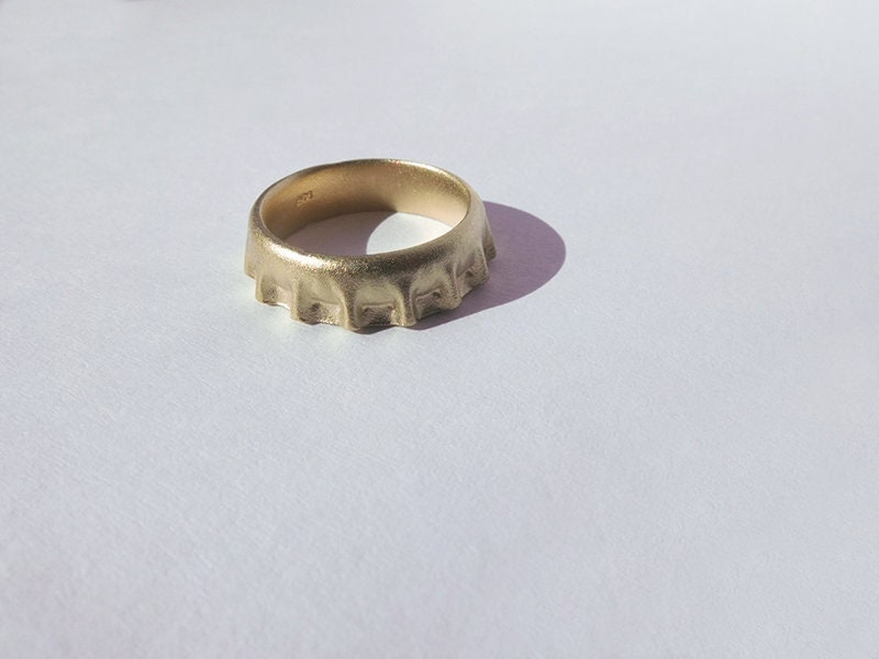 Fingerring „Krone" Kronkorkenring Unisex Vergoldet Fingerring „Krone" Kronkorkenring Unisex Vergoldet von KajaHolland