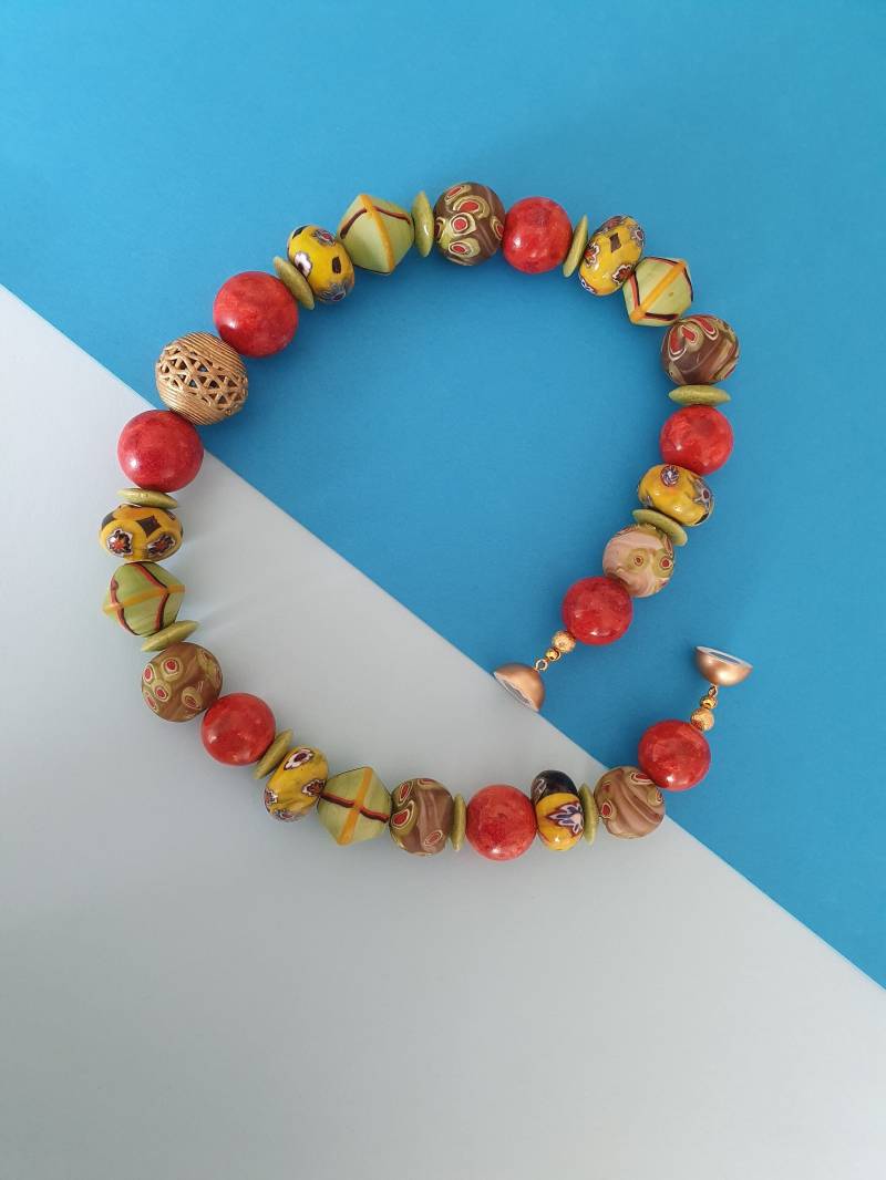 Attraktive Unikat Designer-Halskette Mit Perlen Aus Verschiedenen Materialien Magnetverschluss von KajolaSchmuckdesign