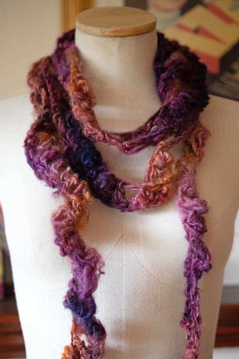 Art Yarn Schal Lila Gebrannt Orange Und Rosa Handgesponnen Handgefärbt Chunkyyarn ~Skinny ~ Neben Der Haut Weich Ooak Geschenk Für Sie von Kakodah