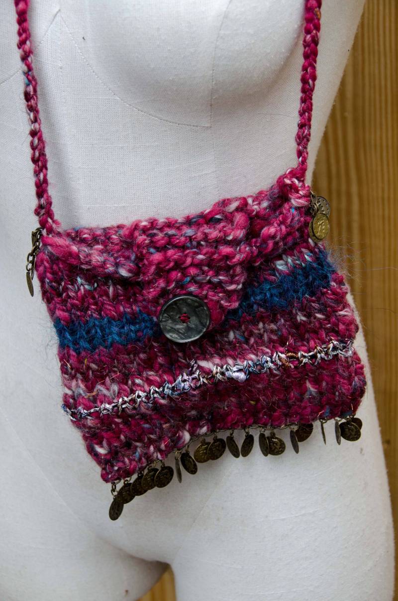 Handgesponnene Wolltasche Wolle Handtasche Weinfarbene Geldbörse Mit Münzfransen Boho Tasche von Kakodah