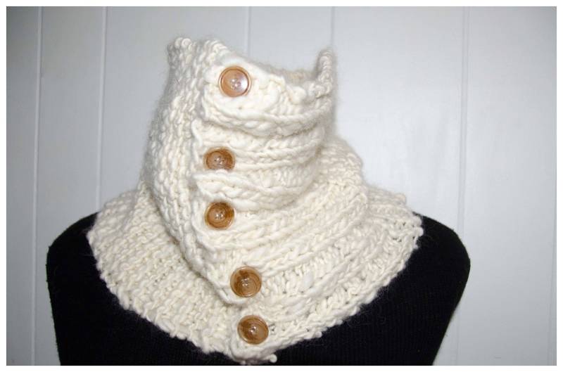 Weißer Strickhalswärmer Strickkuhn Weich Und Warm Handgesponnene Merinowolle Geschenk Für Sie Super Warm Handgesponnenes Garn von Kakodah