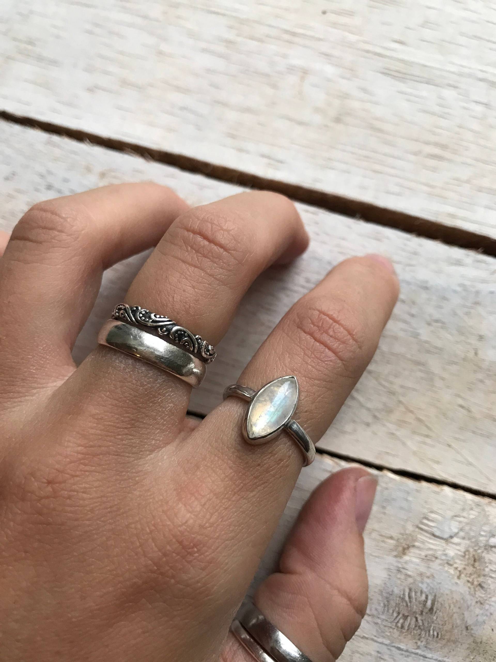 Regenbogen Mondstein Sterling Silber Ring von KalahJewellery