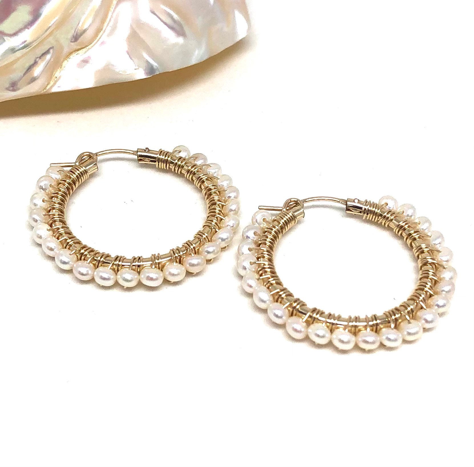 Gold Filled Perlen Creolen Handgefertigter Brautschmuck von Kalamajewelry