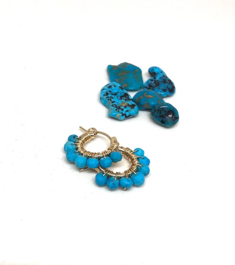 Handgemachte 14K Gold Gefüllte Türkis Creolen Dezember Geburtsstein von Kalamajewelry