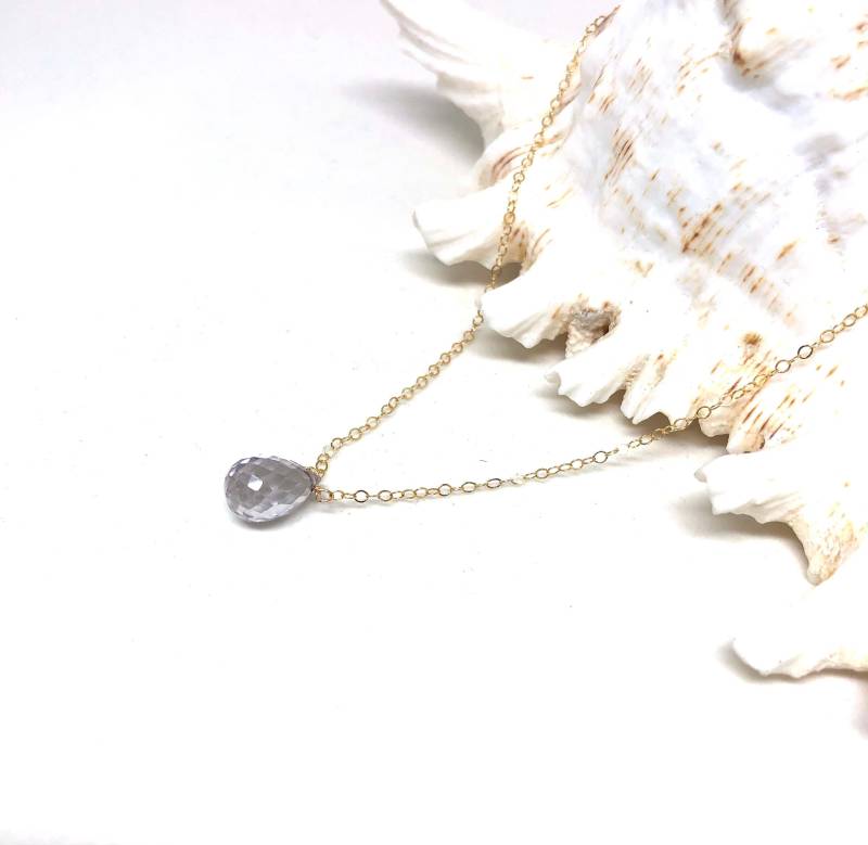 Zarte Rosa Amethyst Halskette Aus 585Er Gold Mit Tropfenförmigem Edelstein-Anhänger von Kalamajewelry