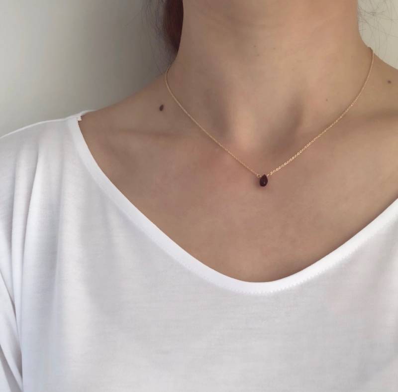 Zierliche Granat Tropfen Halskette 14K Gold Filled, Handgemachtes Schmuckstück von Kalamajewelry