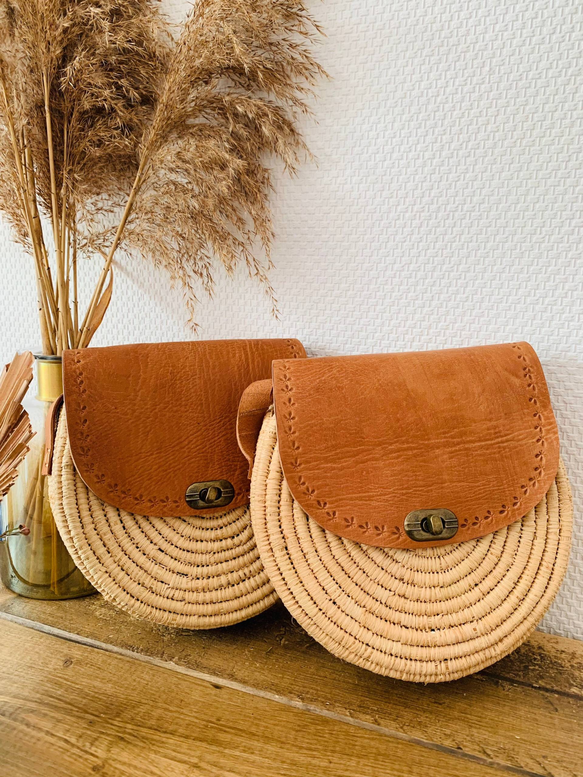 Boho Tasche | Runde Korbtasche Umhängetasche Sila Aus Bast Mit Leder | Braun Boho Tasche | Runde Korbtasche Umhängetasche Sila Aus Bast Mit Leder | Braun von KalatiDesign